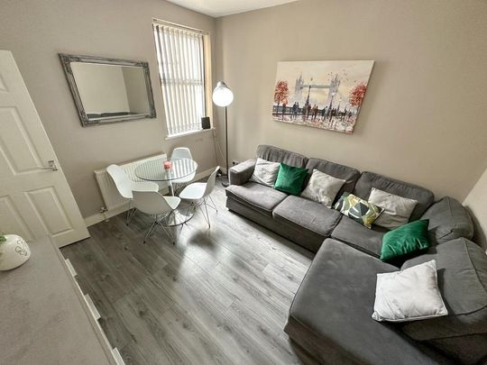 6 bedroom house to rent - Photo 1
