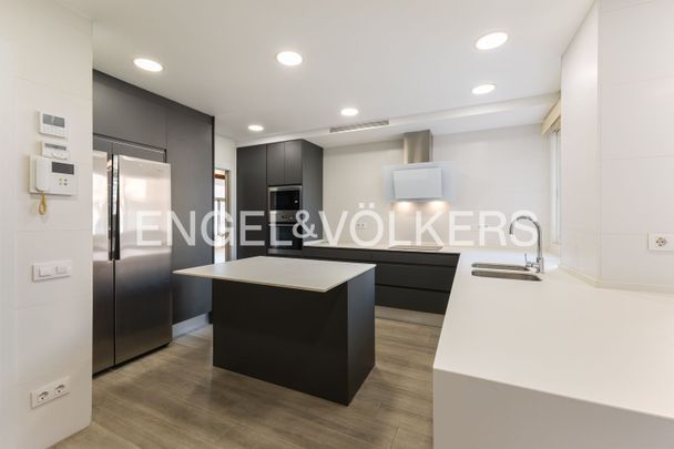 Piso de alquiler en Carrer de Jaume Roig, Jaume Roig - Photo 1