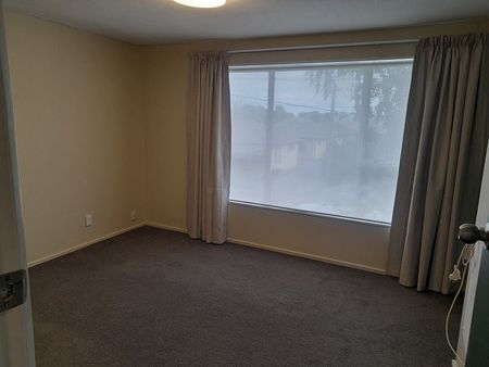 Sunny 2 bedroom, small garden, with BBQ area - Photo 3