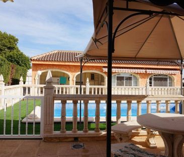 Luxury 4 room Detached House for rent in Albatera, Spain - Photo 1