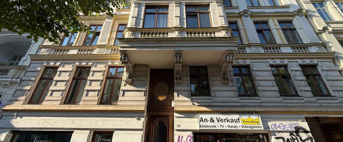 Charmante Altbauwohnung mit Stuckelementen und modernem Komfort - Foto 1