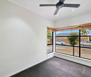 SUPERB SPACIOUS HOME! - Photo 6