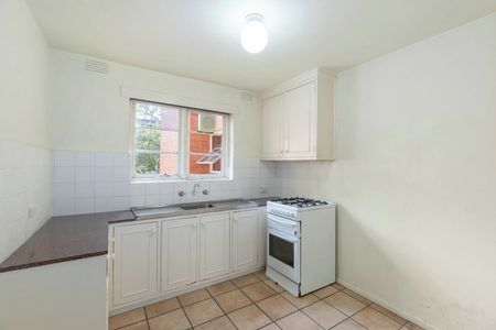 Light, bright and spacious one bedroom apartment - Photo 3