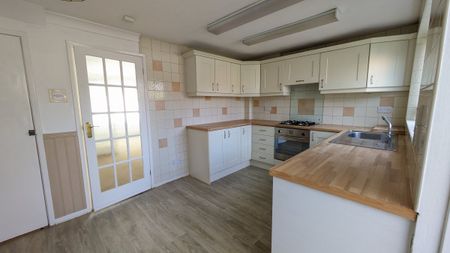 School Road - Photo 5