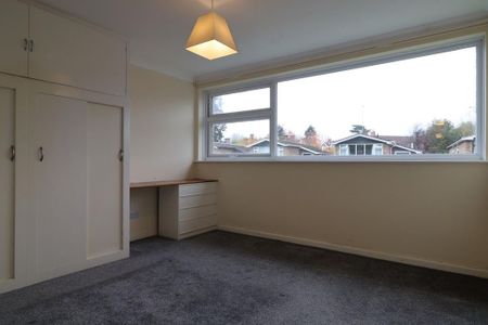 4 bedroom link detached house to rent - Photo 2