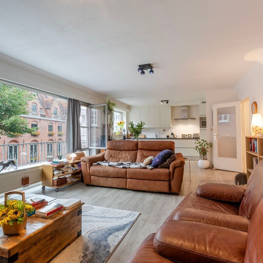 Volledig gerenoveerd twee-slaapkamerappartement in het centrum van Tielt. - Photo 1