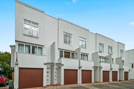 Townhouse in Mt Eden - Photo 2