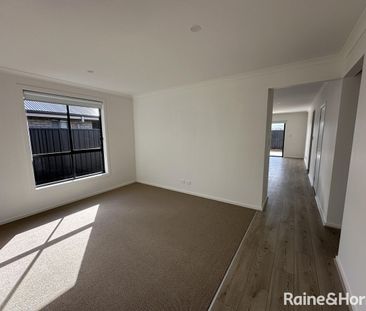 4-Bedroom Family Home - Space, Comfort & Style in Munno Para Downs! - Photo 3