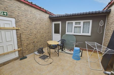 1 bedroom Flat To Let Total Size: 1120 SQ FT - Photo 3