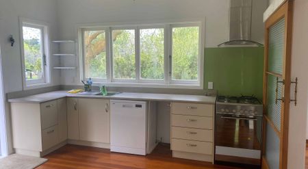 Sunny 3 bedroom house for rent! - Photo 3