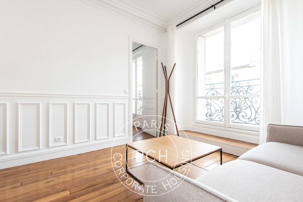 Rue Mathurin Régnier, - Photo 1