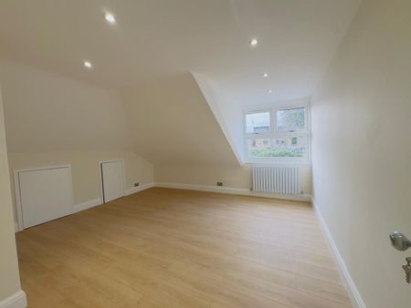 3 Bed Flat, Broomhill Road, IG3 - Photo 3