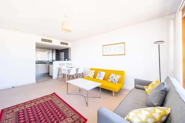 Falcon Wharf, Battersea, SW11 - Photo 1