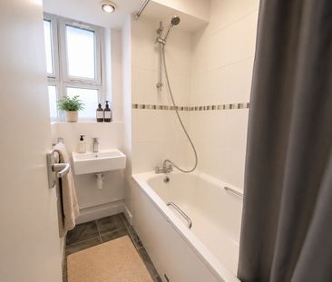 Room in a Shared Flat, Jesson House, SE17 - Photo 1
