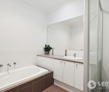Beautifully presented - Convenient Location - Photo 1