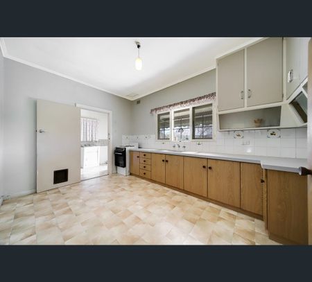 36 Minchinbury Terrace, Marion, SA 5043 - Photo 5