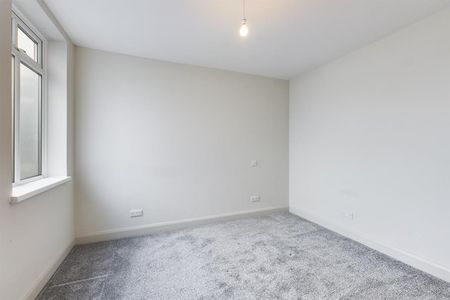 2 bedroom Flat To Let - Photo 2