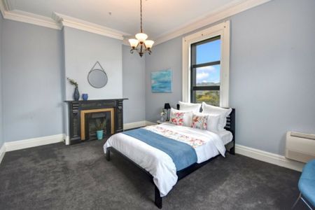 5 Bedroom Home with Sweeping Harbour Views - Photo 4