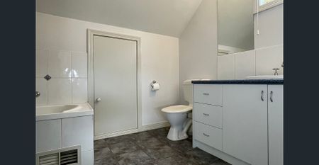 Perfectly located and lots of living space - Photo 4