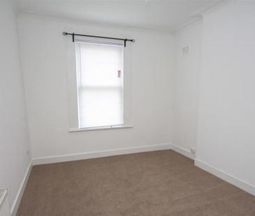 2 bedroom maisonette to rent - Photo 2