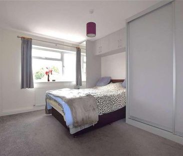 Chertsey Lane, Staines-upon-thames, Surrey, TW18 - Photo 4