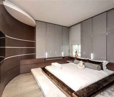 Sophisticated Four-Bedroom Apartment in a Stunning Victorian Building with 24-Hour Concierge, Adjacent to Hyde Park. - Photo 3