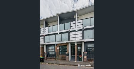 Executive Coburg Living, Walk to Everything! - Photo 4