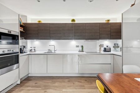 Hanbury Road, Hanbury Road, W3 - Photo 2