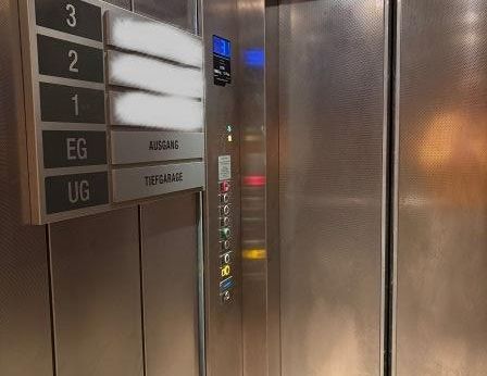 2-Zimmer-Dachgeschoss-Maisonetten-Wohnung mit BALKON und EINBAUKÜCHE mitten im Herzen von Zwickau - Photo 1