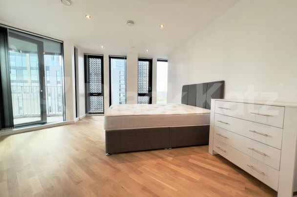 Situated on the 20th floor of The Ceramic Building with concierge and gym. - Photo 1