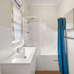2/162 Willarong Road, Caringbah NSW 2229 - Apartment For Rent | Domain - Photo 2