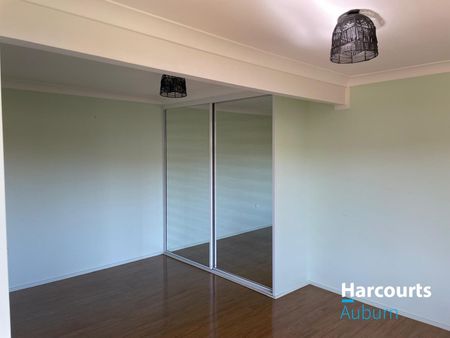 WELL-PRESENTED 3 BEDROOM HOUSE + 1 BEDROOM STUDIO - Photo 4