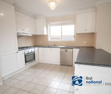 Spacious 4-Bedroom Townhouse in Central Melton! - Photo 5