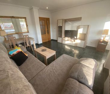 Apartamento de alquiler en Calle Feria, Fátima - Photo 3