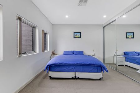 Exclusive Top-Floor Living in a Premier School Catchment - Photo 3
