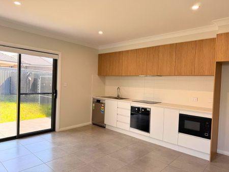 Century 21 &vert; the Paramount Group &ast;Granny Flat&ast; - Photo 5