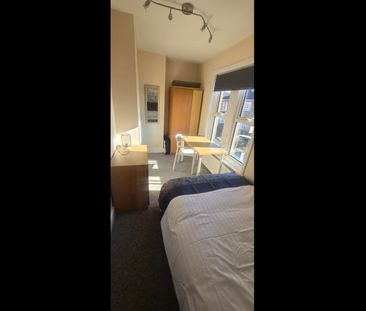 Room in a Shared House, Cromwell Road, SO15 - Photo 3