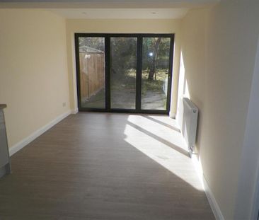 2 bedroom end of terrace house to rent - Photo 3