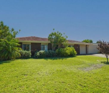 Gorgeous Family Home with A/C, Multiple Living Areas, Huge Workshop... - Photo 2