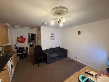 1 Bed Flat, First Floor, N22 - Photo 2
