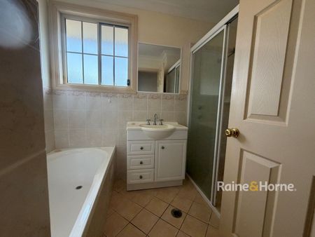 Low Maintenance Back Townhouse - Photo 3