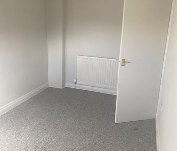 13 Premier Road, South Shields - Photo 3