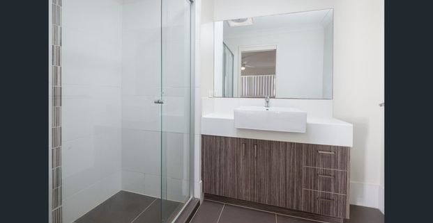 3 Bed Townhouse with Aircon in Master Bed - Photo 1