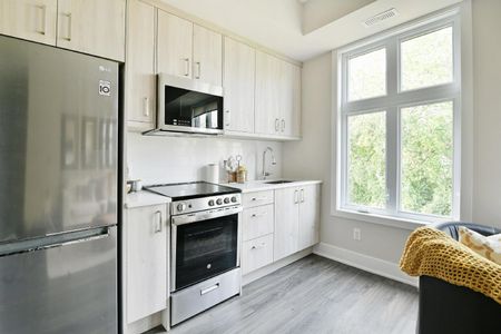 16 Champagne Avenue South - 204 - Photo 3