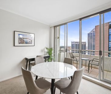 Sub-Penthouse Living with Iconic City Views - Maestri Towers - Photo 4
