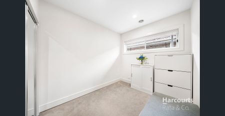 Stunning Spacious Family Home! - Photo 3