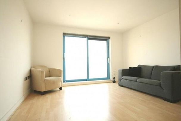 Westgate Apartments, London, E16 - Photo 1