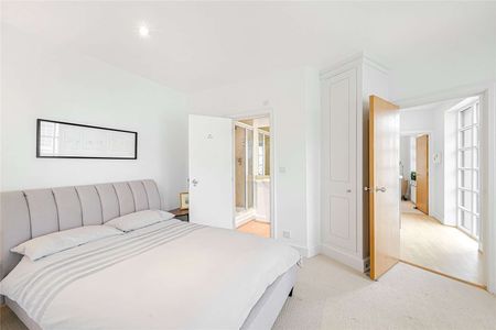 An excellent end of terrace family house offering modern and flexible accommodation. - Photo 3