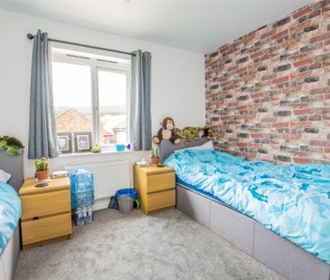 2 bed House - Mid Terrace To Let - Photo 2