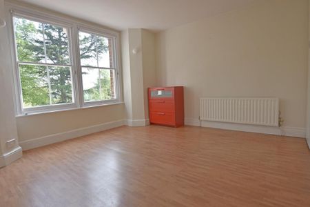 2 bedroom end of terrace house to rent - Photo 2